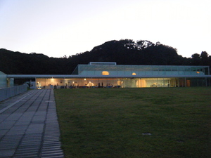 横須賀美術館2
