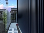 稲沢市須ヶ谷の蔵風の黒い外壁の家　ーすっきり片付く家事動線＋隠れ部屋、車3台の広々駐車スペースー