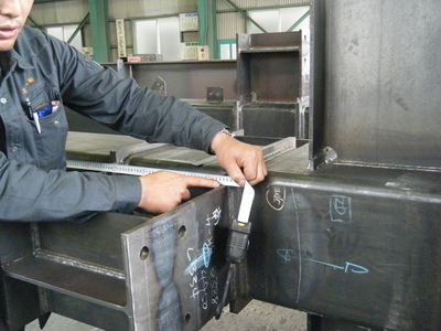 愛知県小牧市の工場、鉄骨製品検査